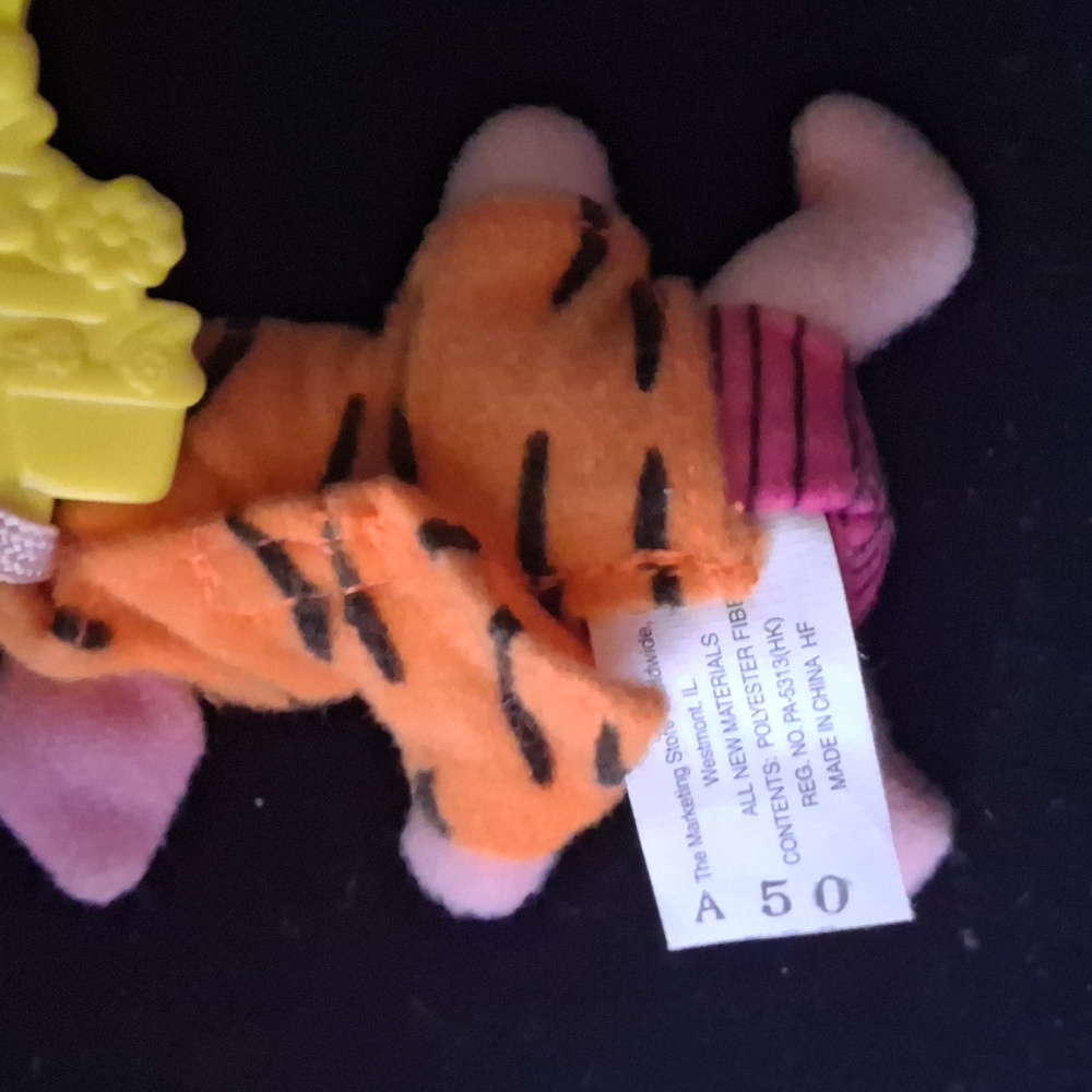Piglet Keychain - Picture 2 of 4